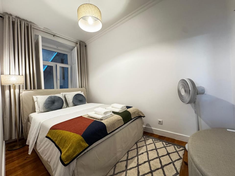 Bed, Living room, Photo of the whole room, Bedroom, towels