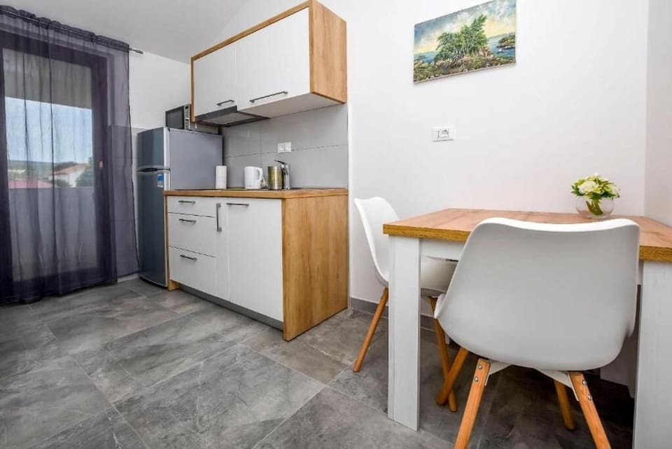 Coffee/tea facilities, Balcony/Terrace, Kitchen or kitchenette, Dining area, microwave