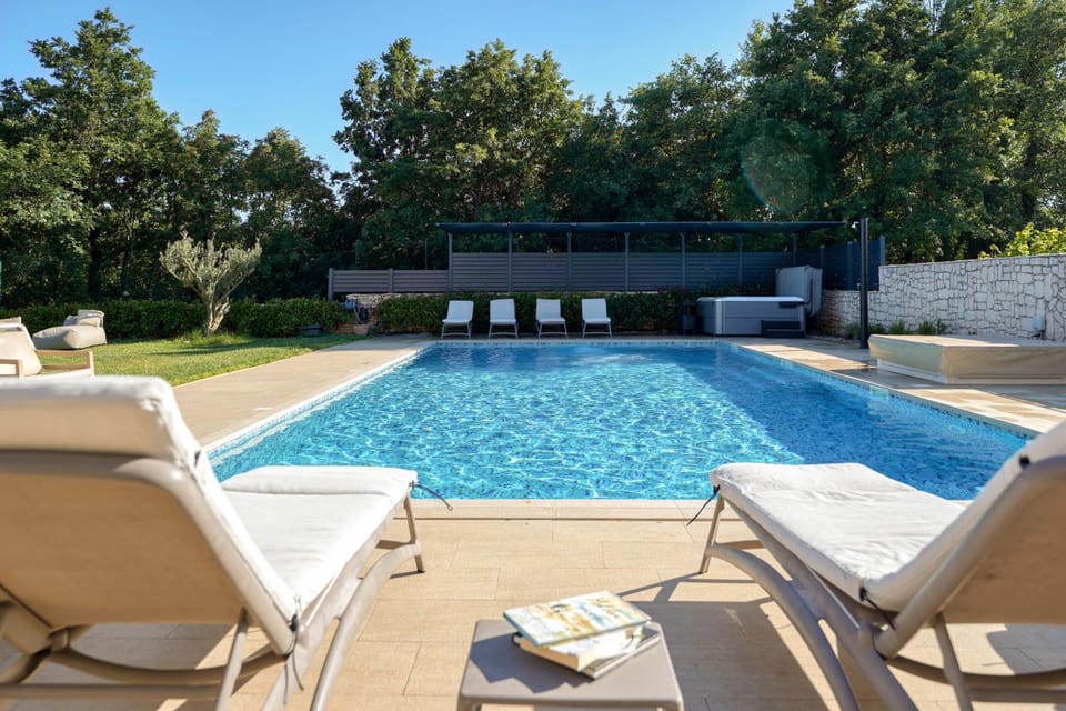 Swimming pool, Open Air Bath, sunbed