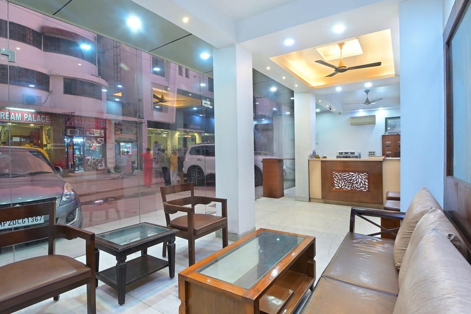 Communal lounge/ TV room, TV and multimedia, Seating area, Evening entertainment, air conditioner