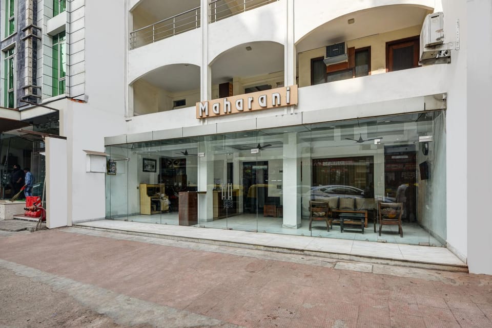 Property building, Facade/entrance, Parking
