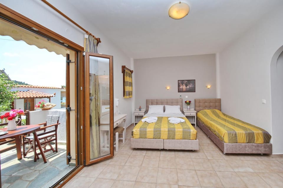 Bed, Balcony/Terrace, Photo of the whole room, towels