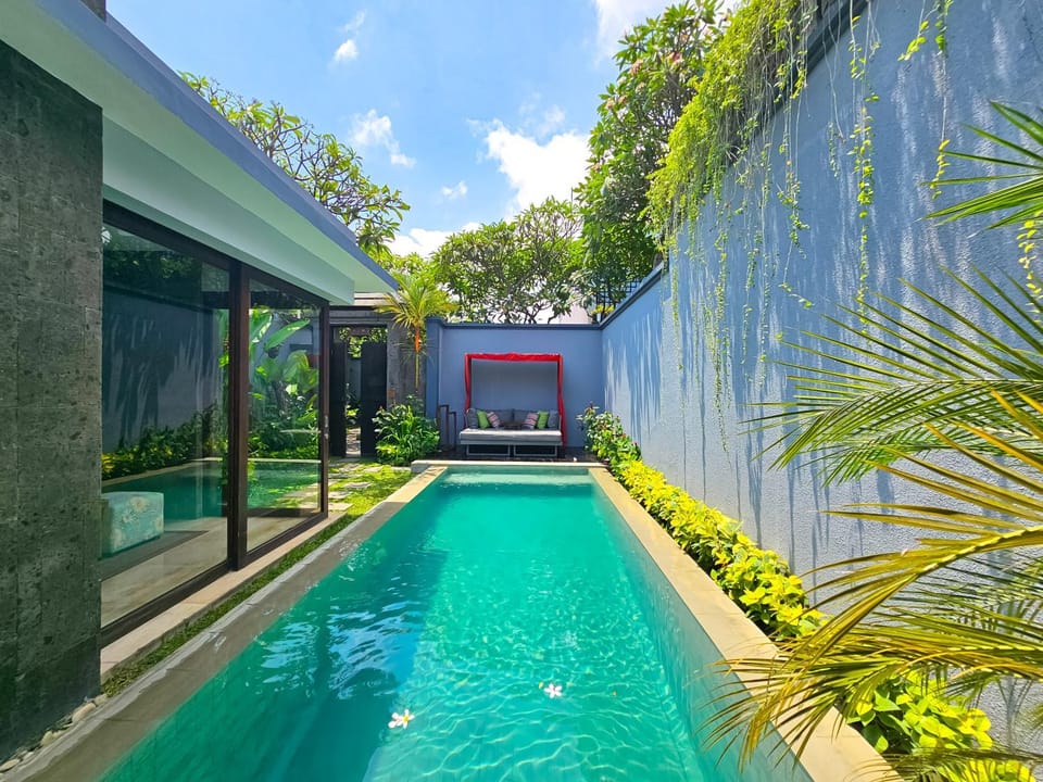 Property building, Swimming pool