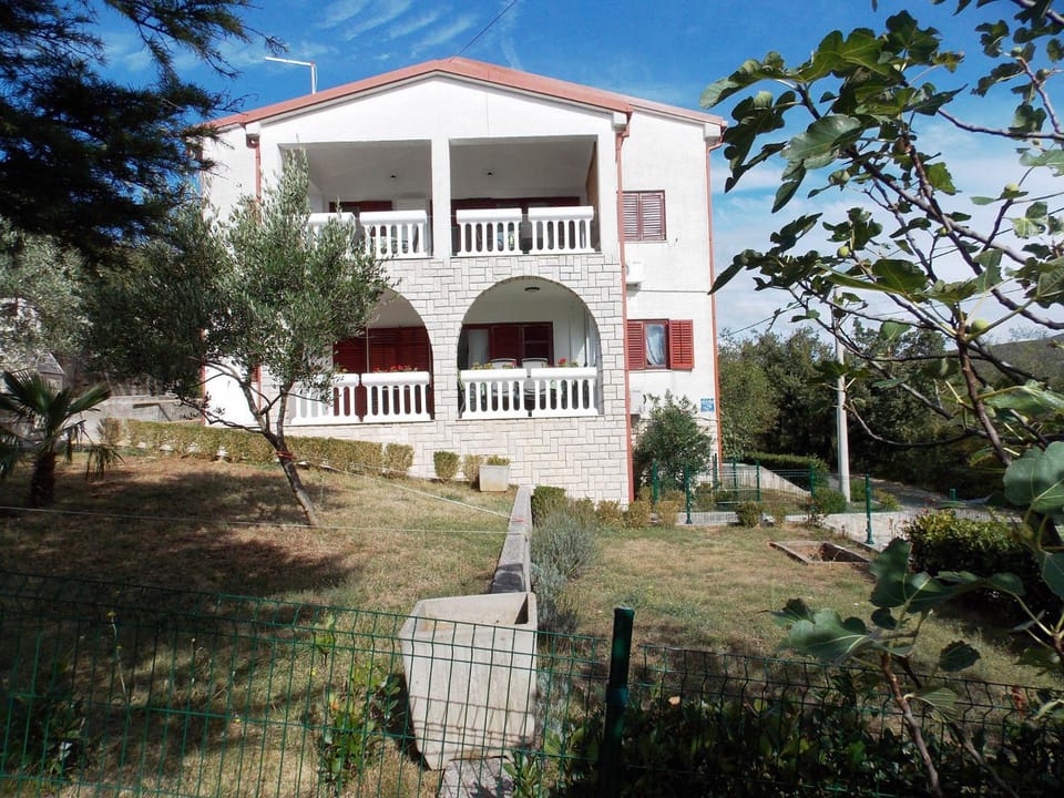 Property building, Day, Garden, Garden view