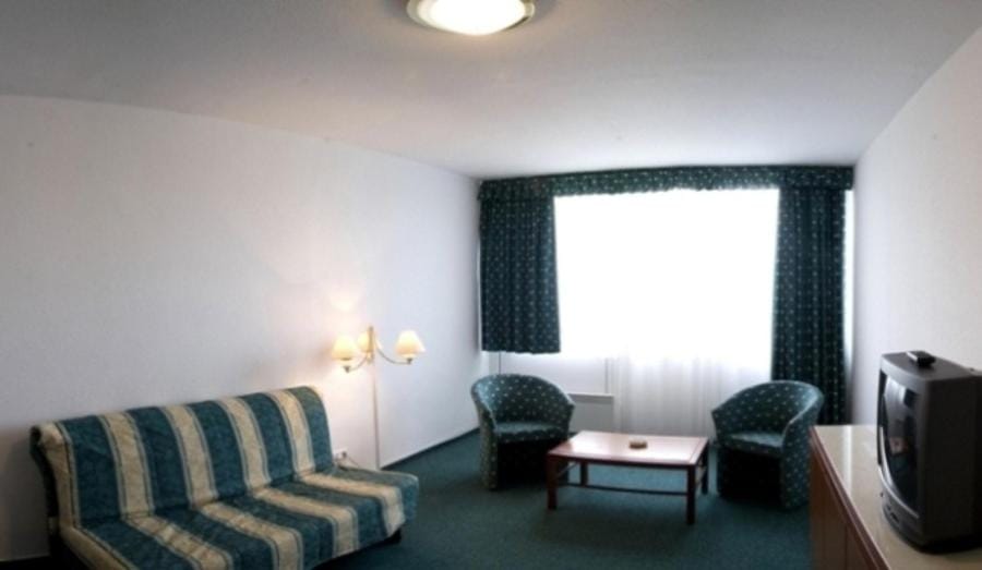 Day, Seating area