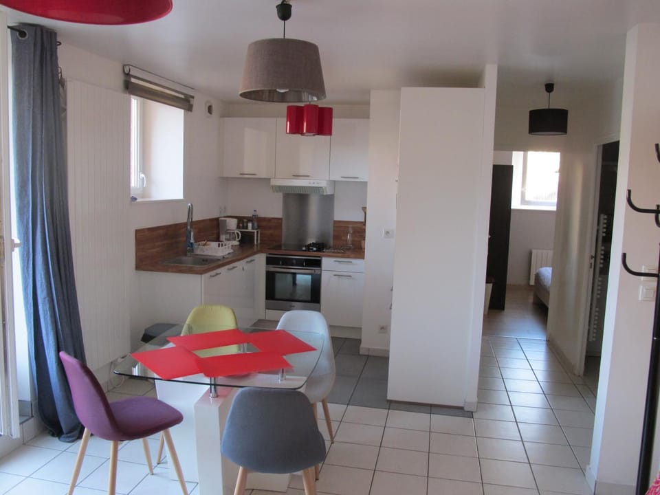 Apparte Cosy Avec Terrasse Et Parking Apartment in Brittany