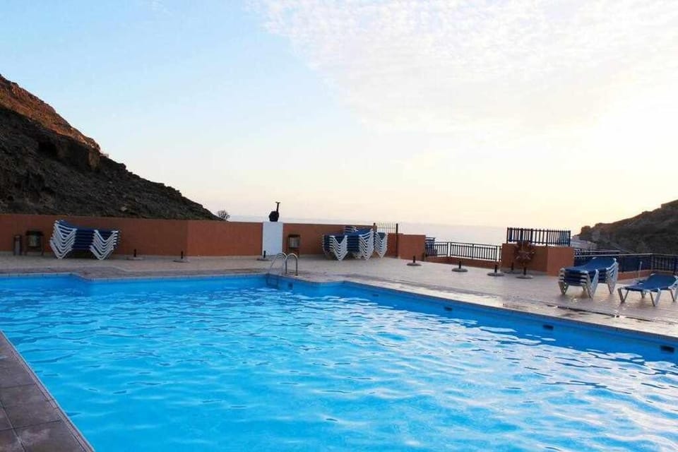 Apartamento con diseño moderno y piscina Taurito Apartment in Comarca Sur