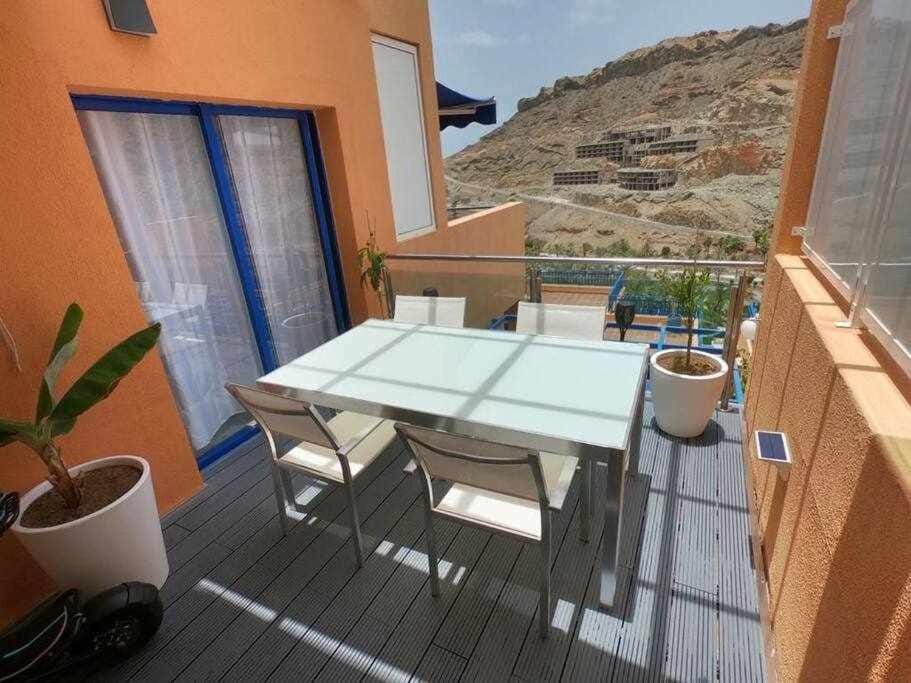 Apartamento con diseño moderno y piscina Taurito Apartment in Comarca Sur