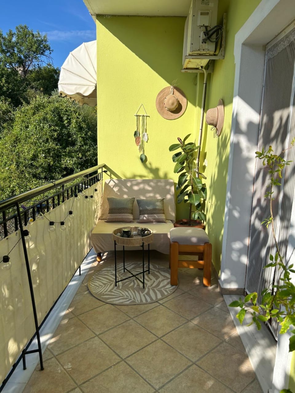 View (from property/room), Balcony/Terrace, City view, Garden view