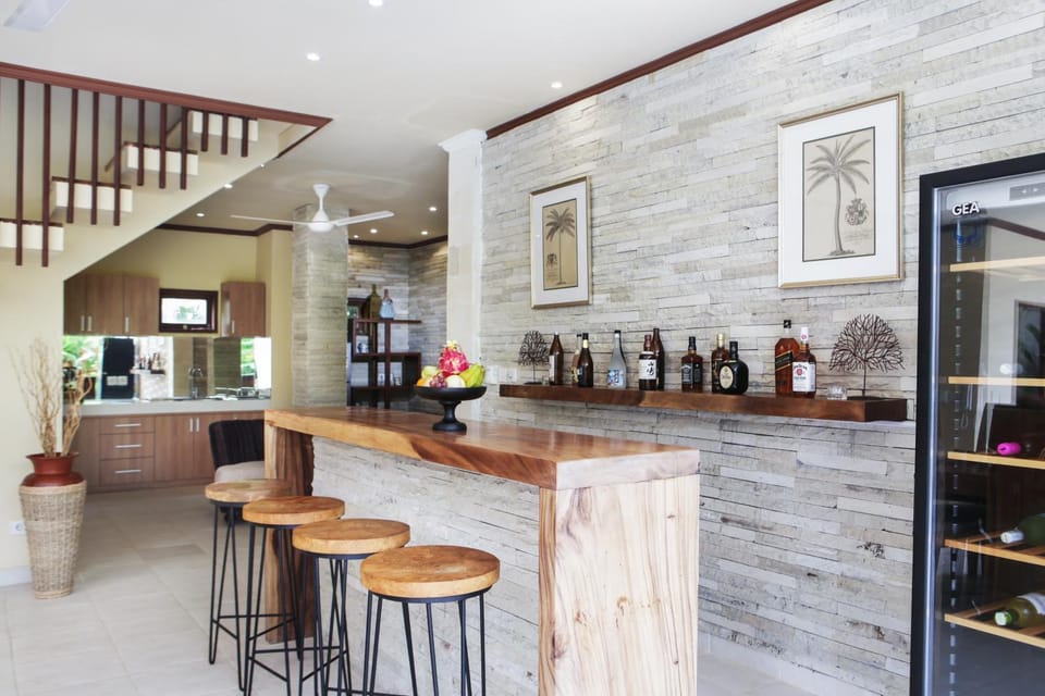 Kitchen or kitchenette, Lounge or bar