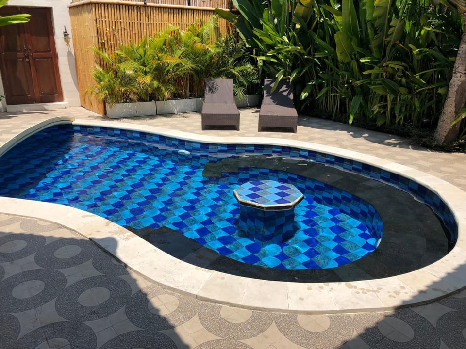 Swimming pool, Swimming pool