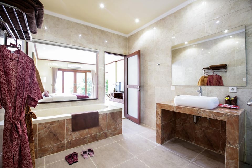 Bathroom, towels