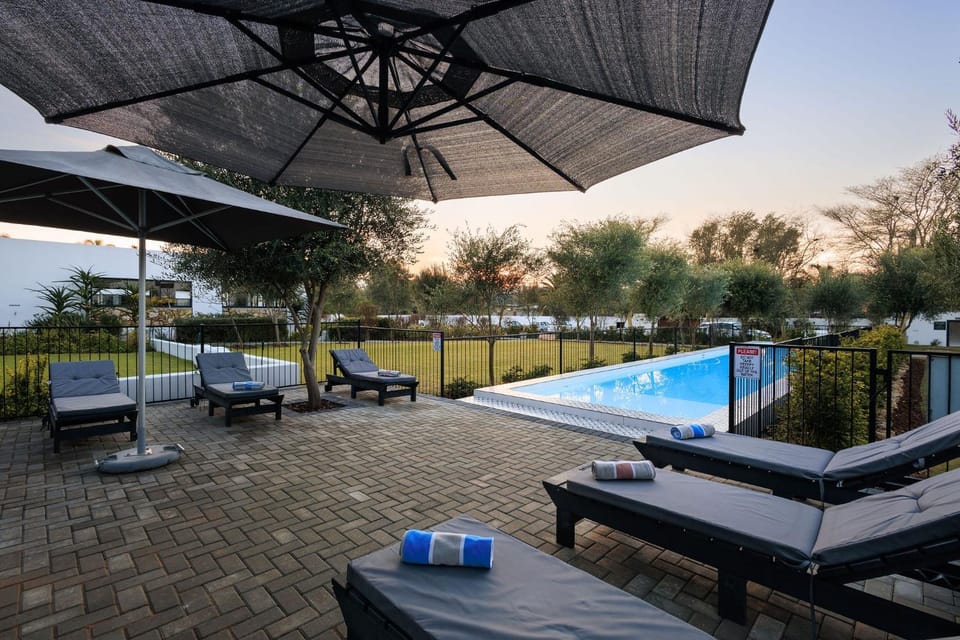 Pool view, Swimming pool, sunbed