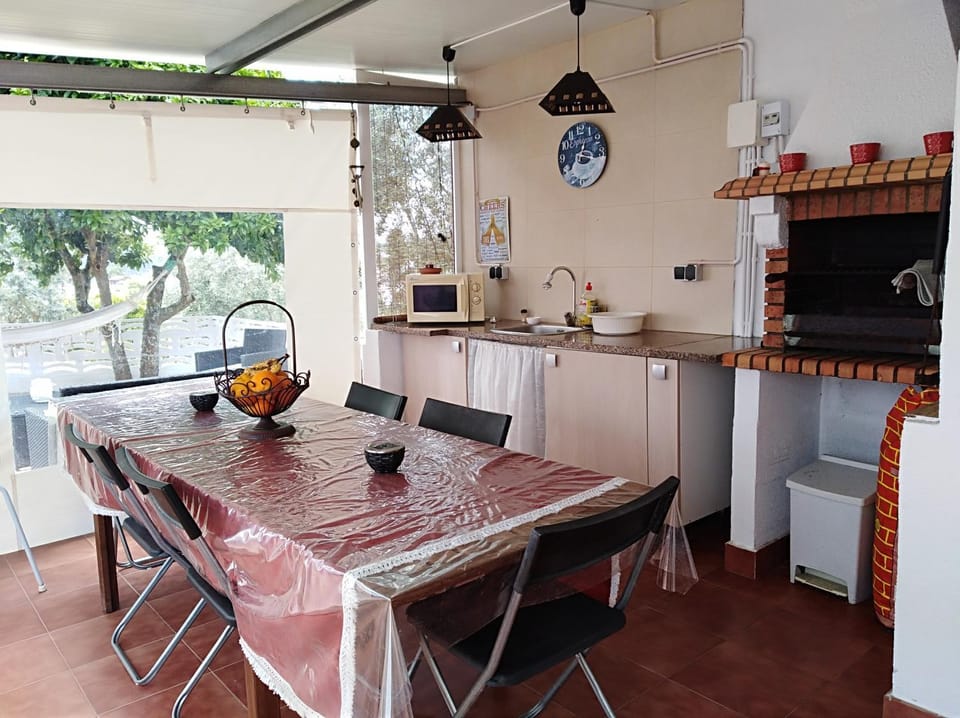 BBQ facilities, Dining area