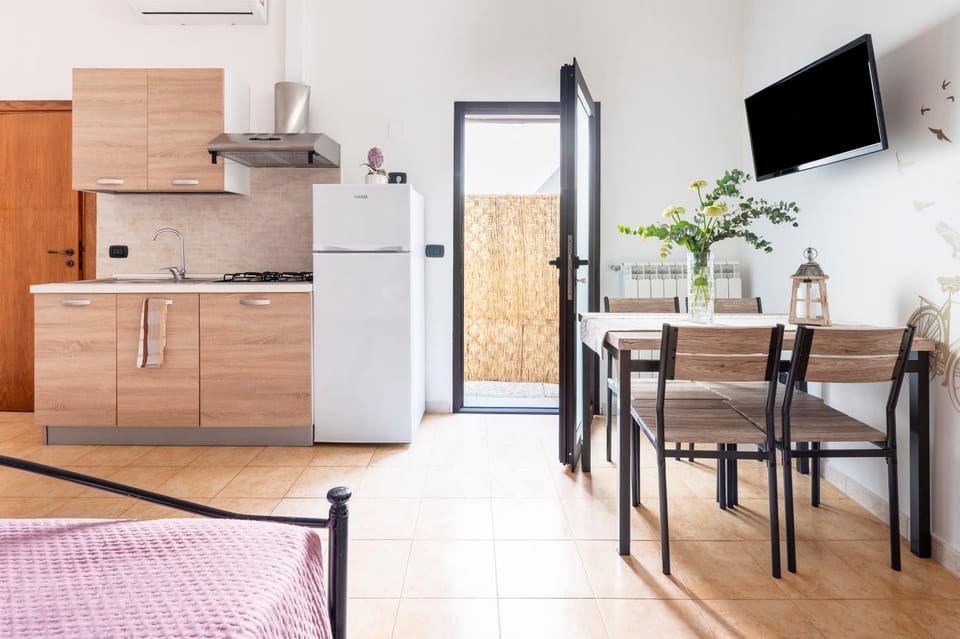 Property building, Kitchen or kitchenette, Living room