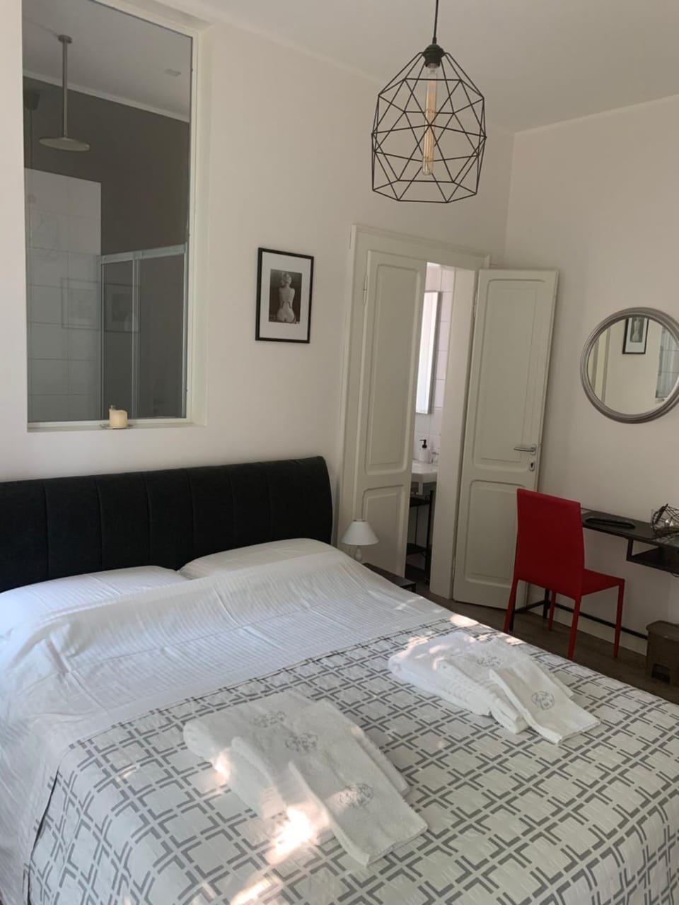 Bedroom, Breakfast