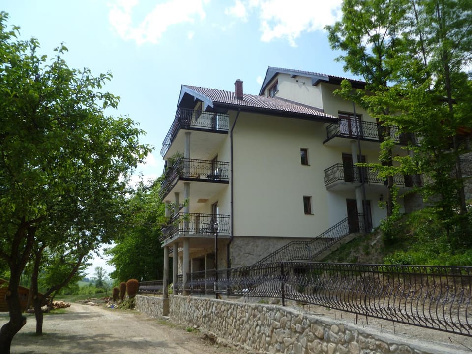 Property building, Day