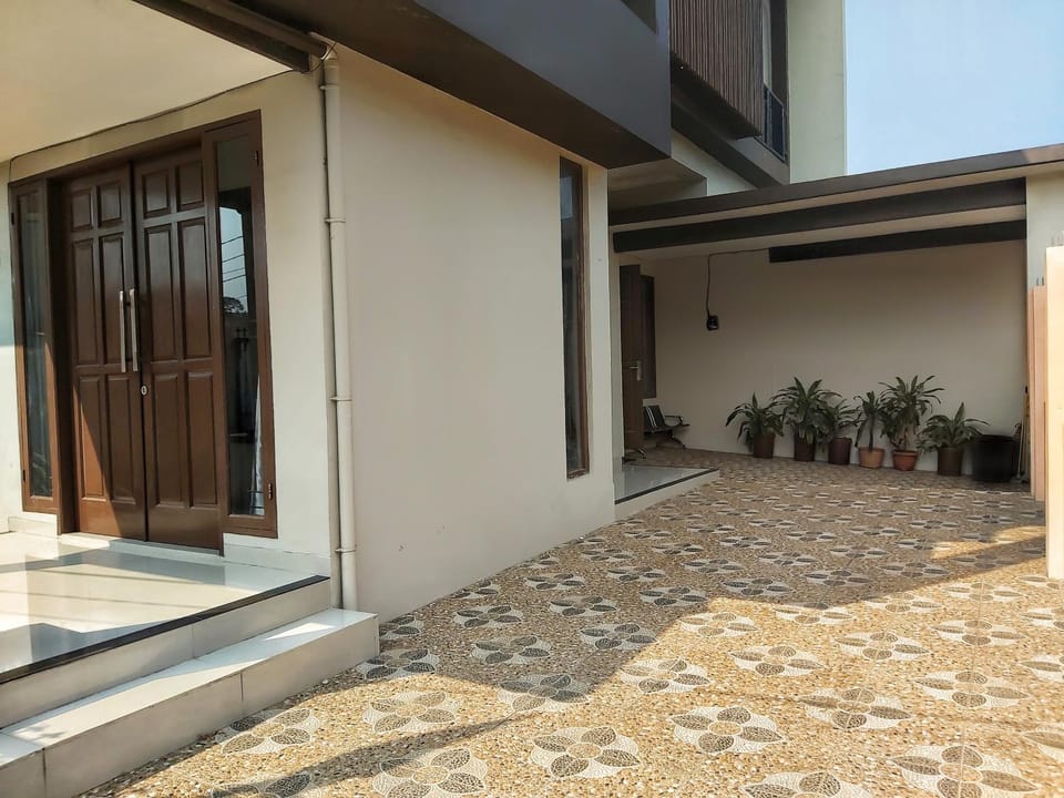 TAMA Guesthouse 15 People for Family or Group House in Indonesia