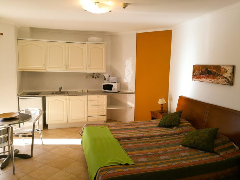 Bed, Coffee/tea facilities, Kitchen or kitchenette, Dining area, Bedroom