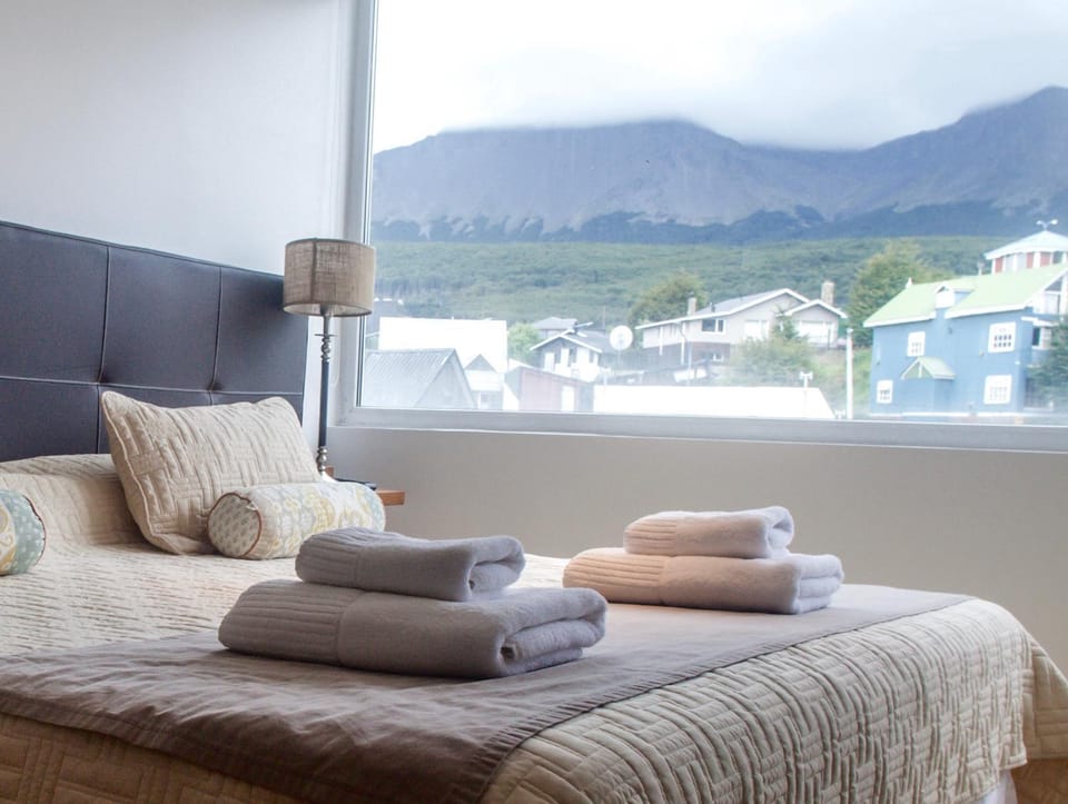 Bed, Mountain view