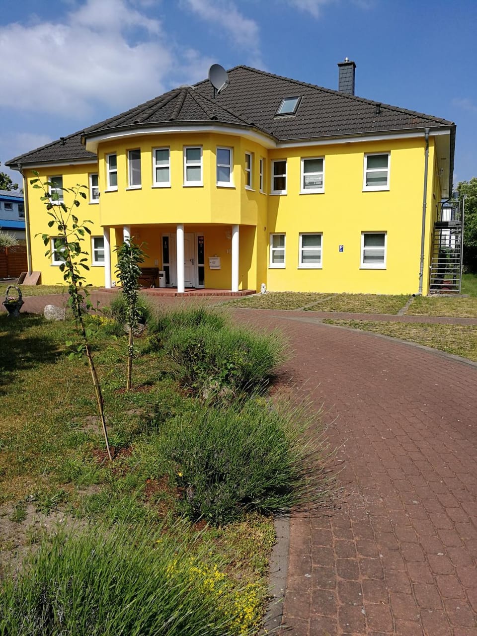 Facade/entrance