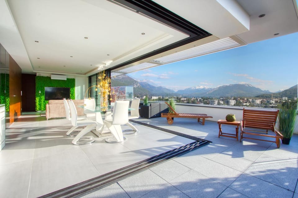 Panoramique 180 lac et montagne et Nid Secret spa romantique Apartment in Annecy