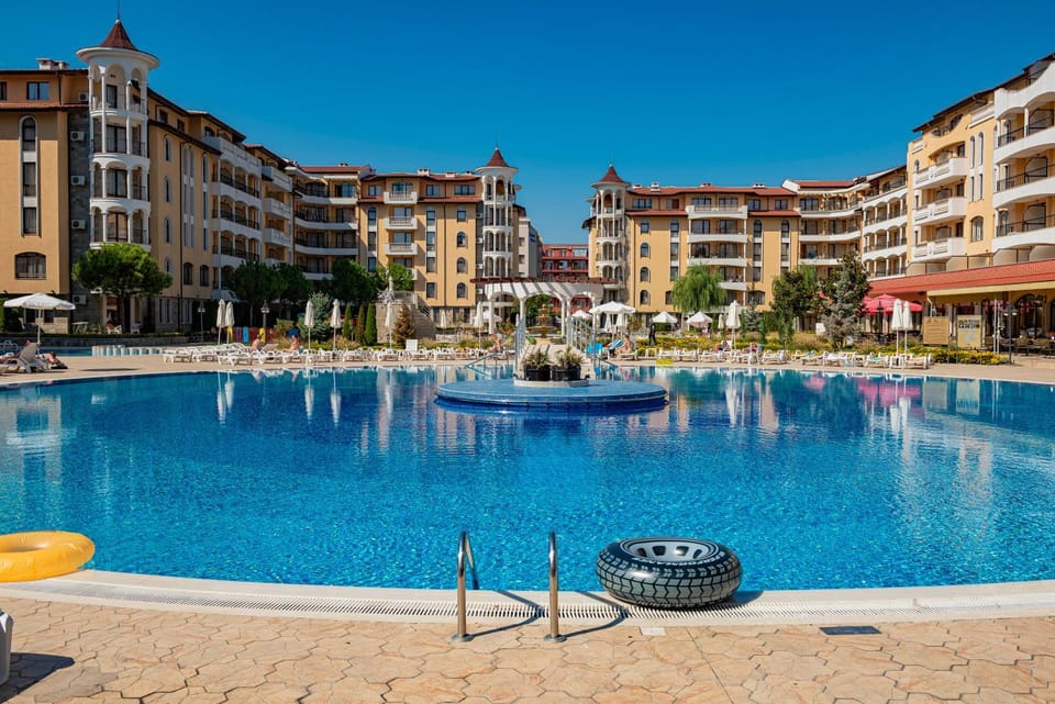 Pool view, Swimming pool