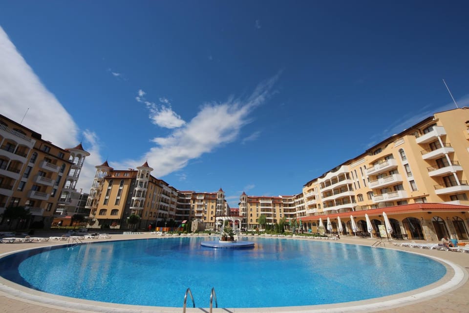 Swimming pool, Swimming pool