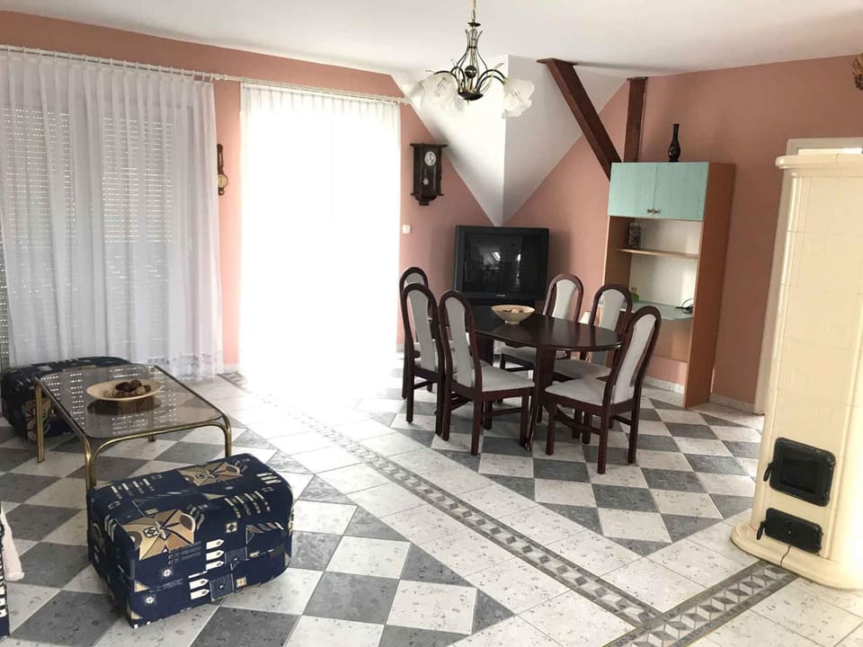 TV and multimedia, Living room, Dining area
