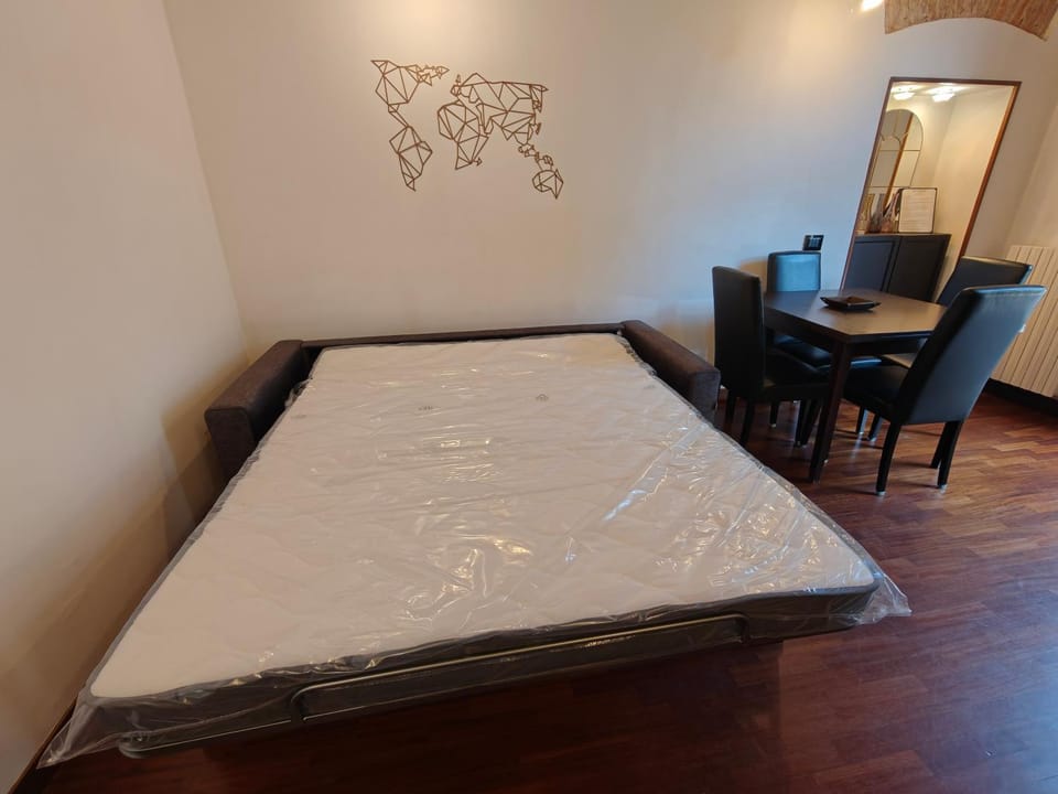 Bed, Living room