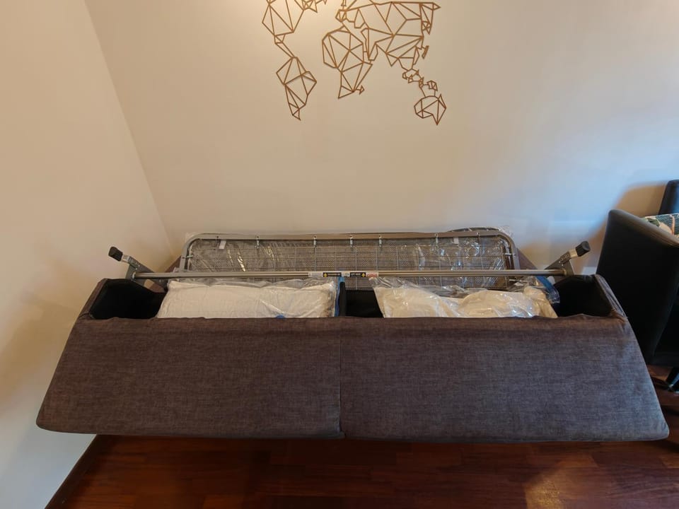 Bed, Living room