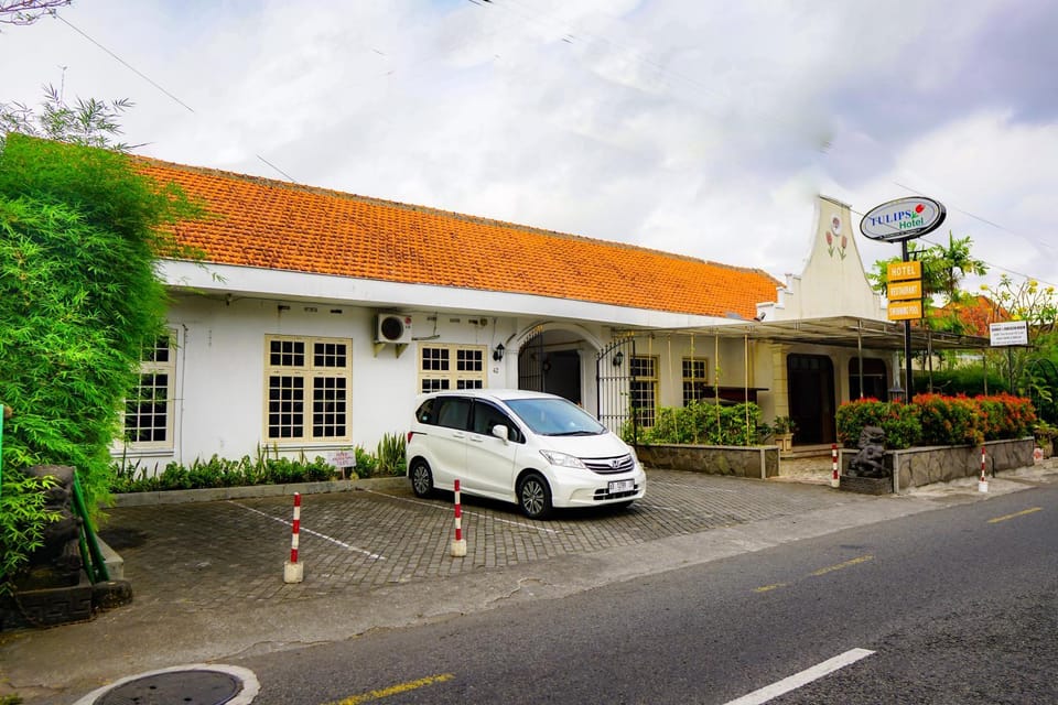 Property building, Facade/entrance, Parking