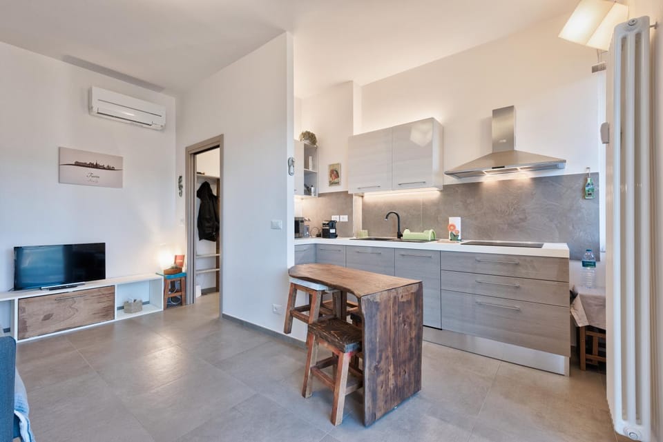 Kitchen or kitchenette, Seating area, Dining area, air conditioner
