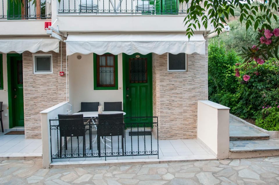 Facade/entrance, Garden