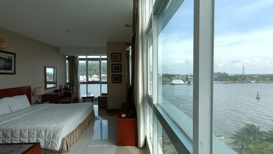 Bedroom, River view, Sea view