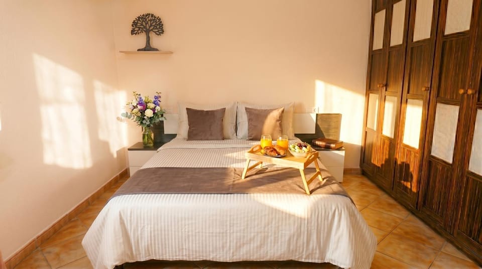 Bed, Photo of the whole room, Bedroom, Breakfast, towels, wardrobe