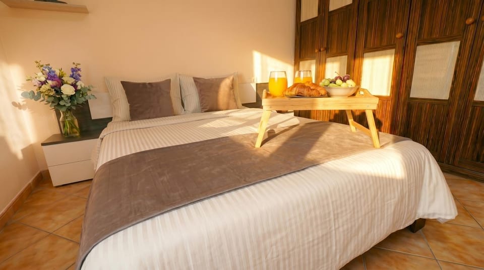 Bed, Photo of the whole room, Bedroom, wardrobe, air conditioner