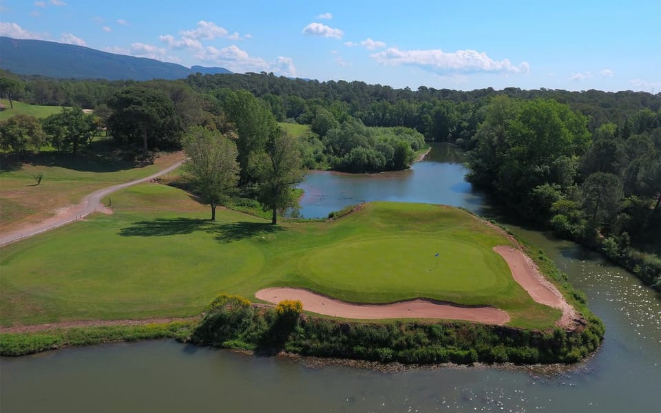Golfcourse, On site