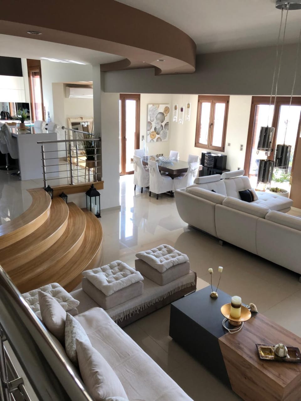 Seating area, Dining area