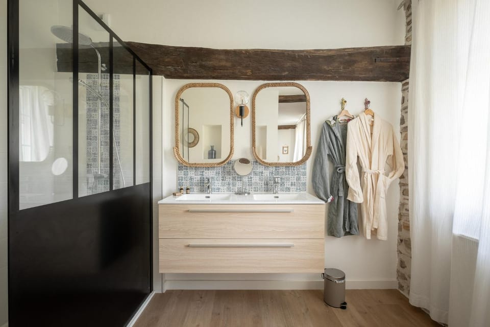 Shower, Bathroom, Bedroom, towels