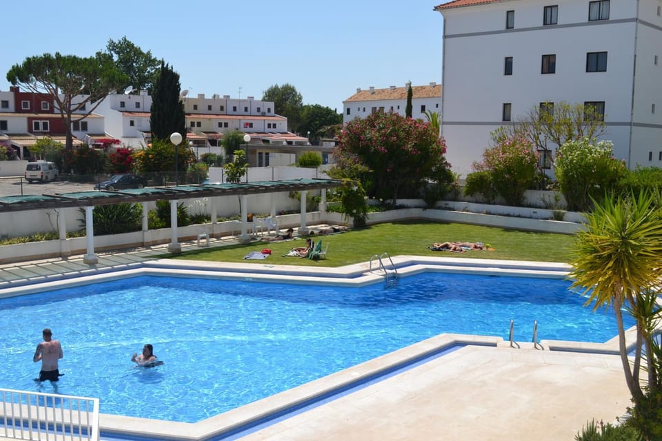 Swimming pool, Swimming pool