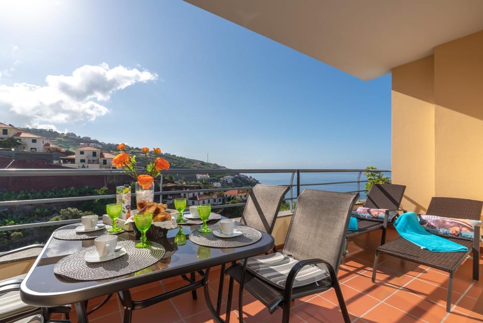 Balcony/Terrace, Landmark view, Mountain view, Sea view