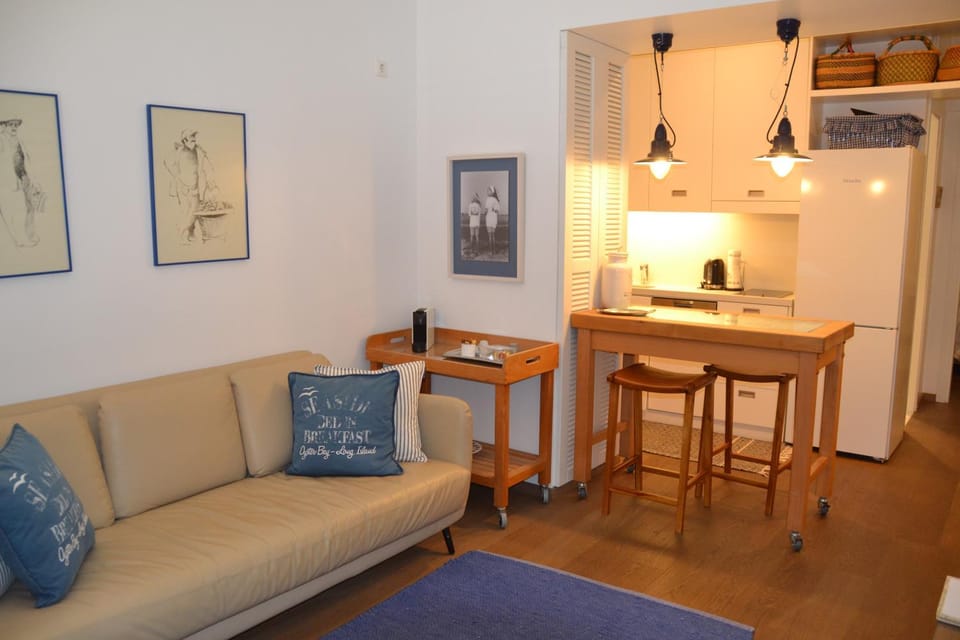 Vouliagmeni seaside flat Apartment in Vouliagmeni