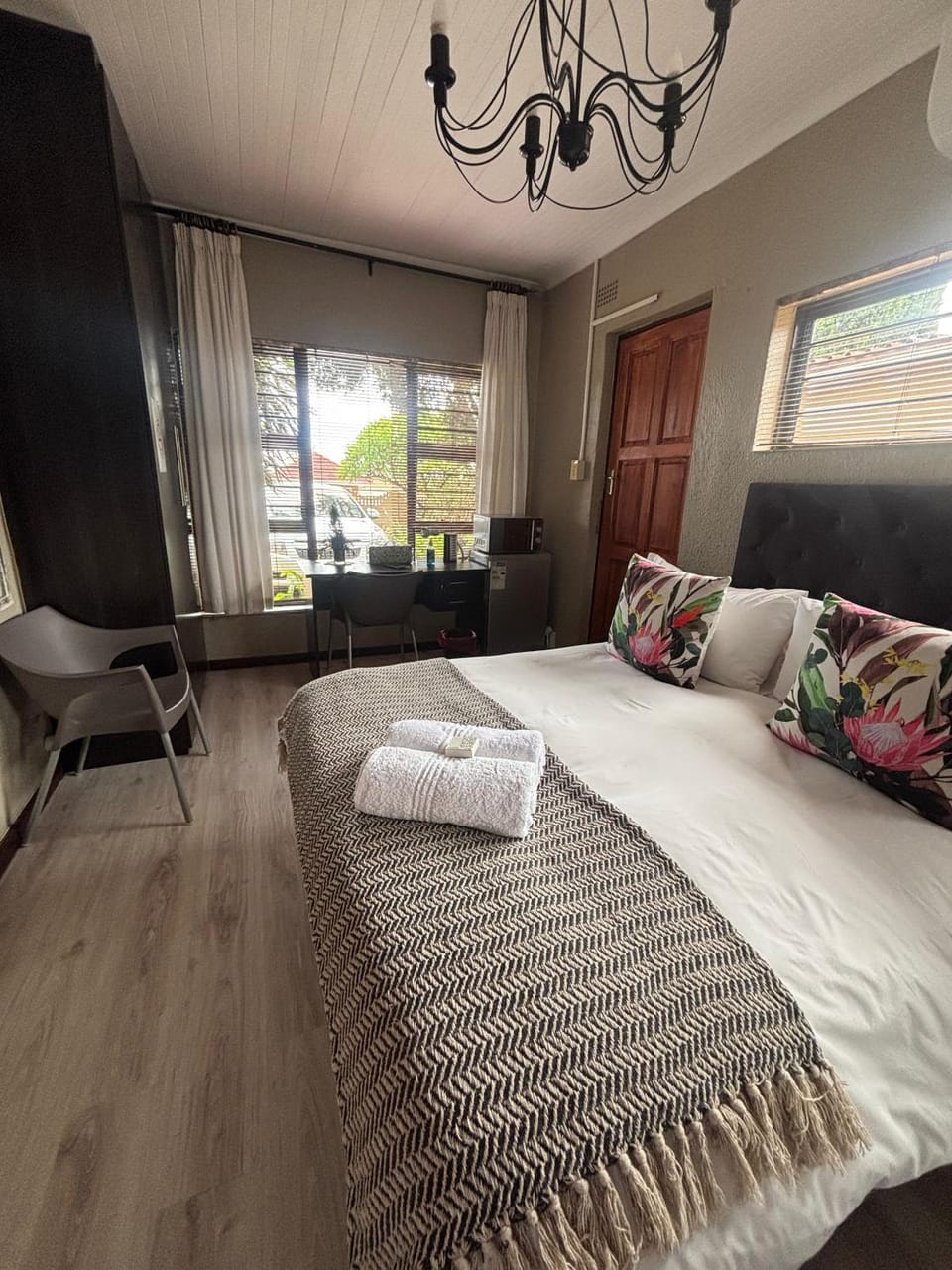 Living room, Bedroom, Inner courtyard view