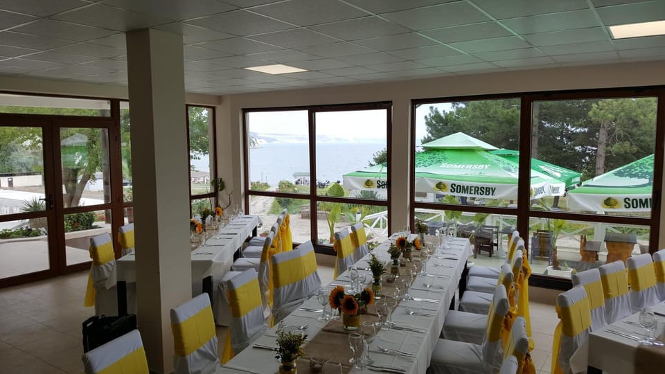 Restaurant/places to eat, Banquet/Function facilities
