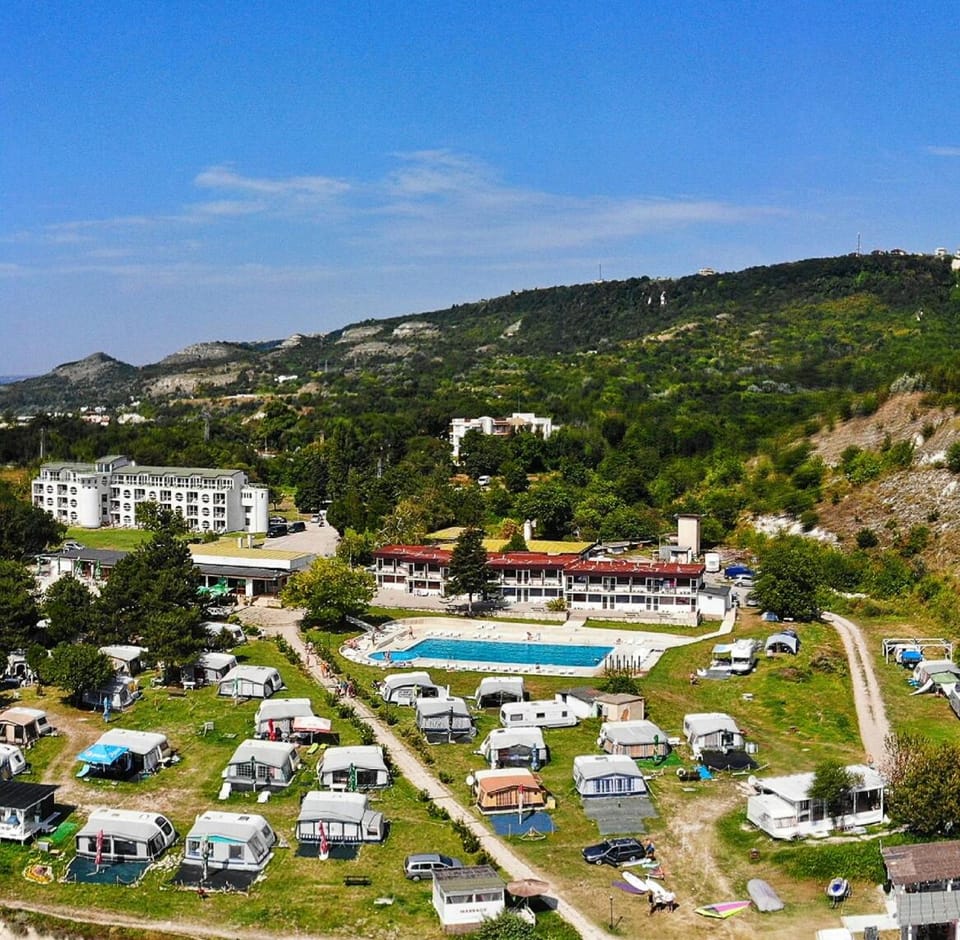 Property building, Restaurant/places to eat, Bird's eye view, Pool view