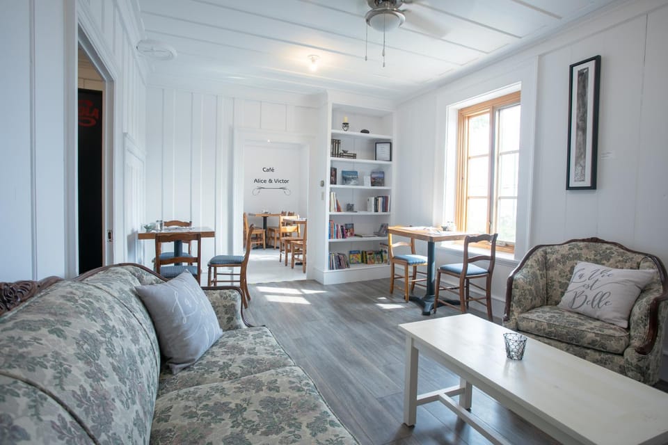 Communal lounge/ TV room