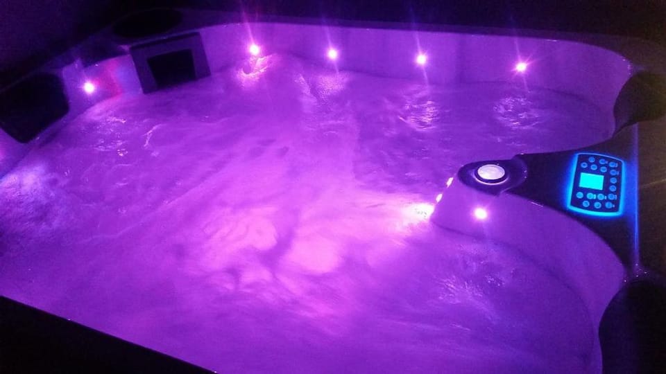 Villa Meilleraie piscine chauffée et spa en options Villa in Château-d'Olonne