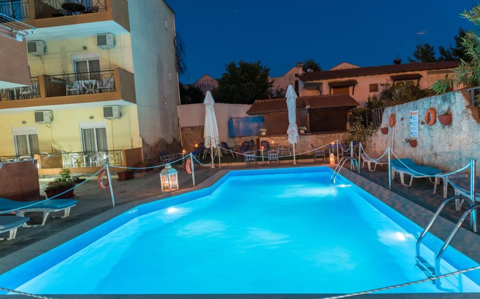 Swimming pool, Swimming pool