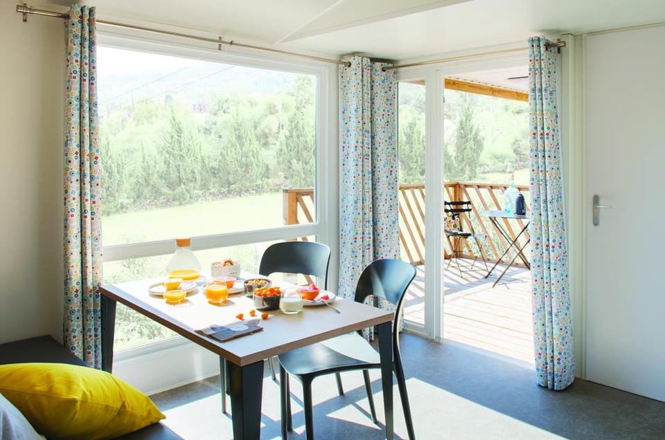 Camping de la Baie de Térénez Campground/ 
RV Resort in Plougasnou